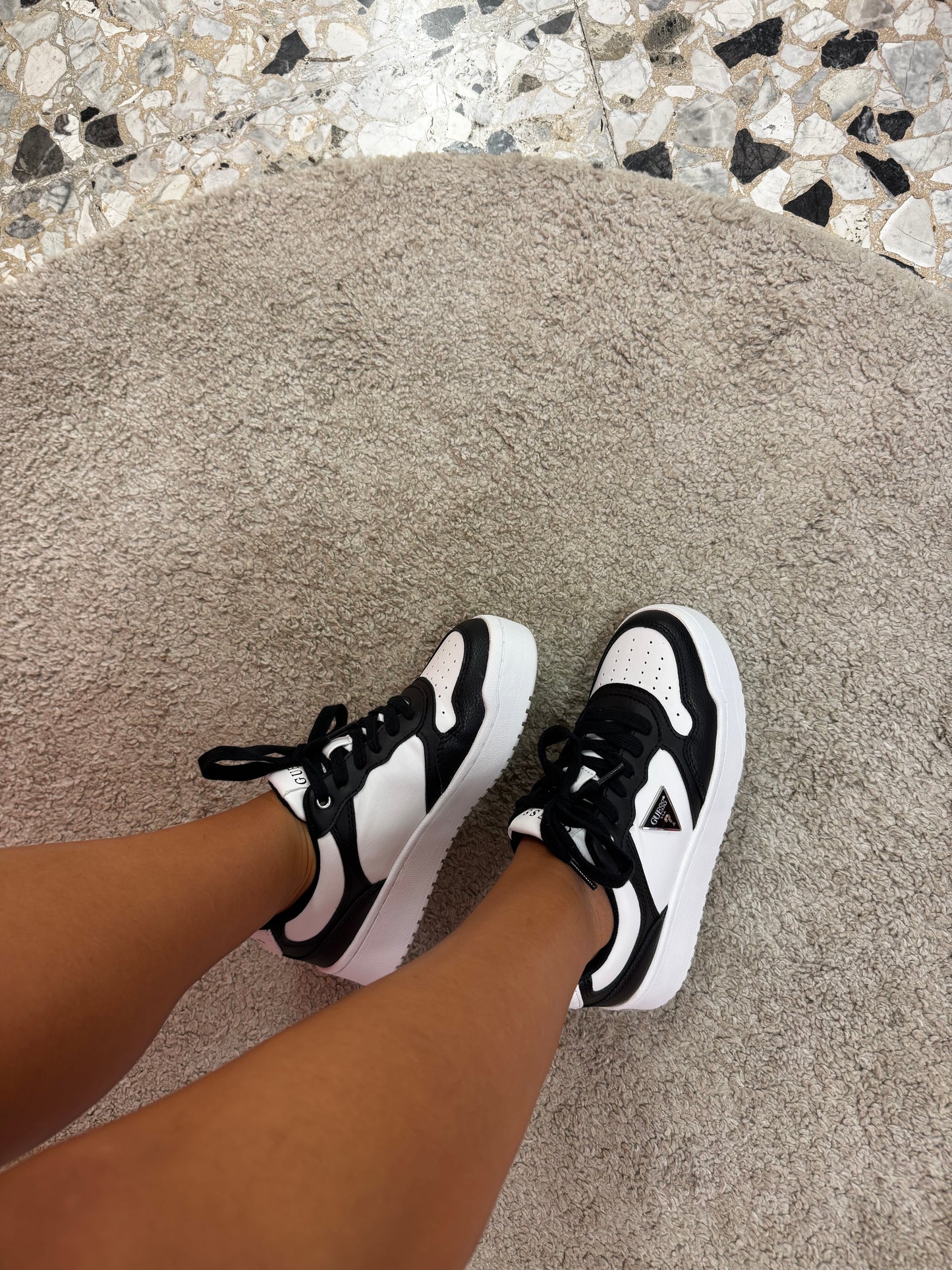 Sneakers Guess bianche e nere