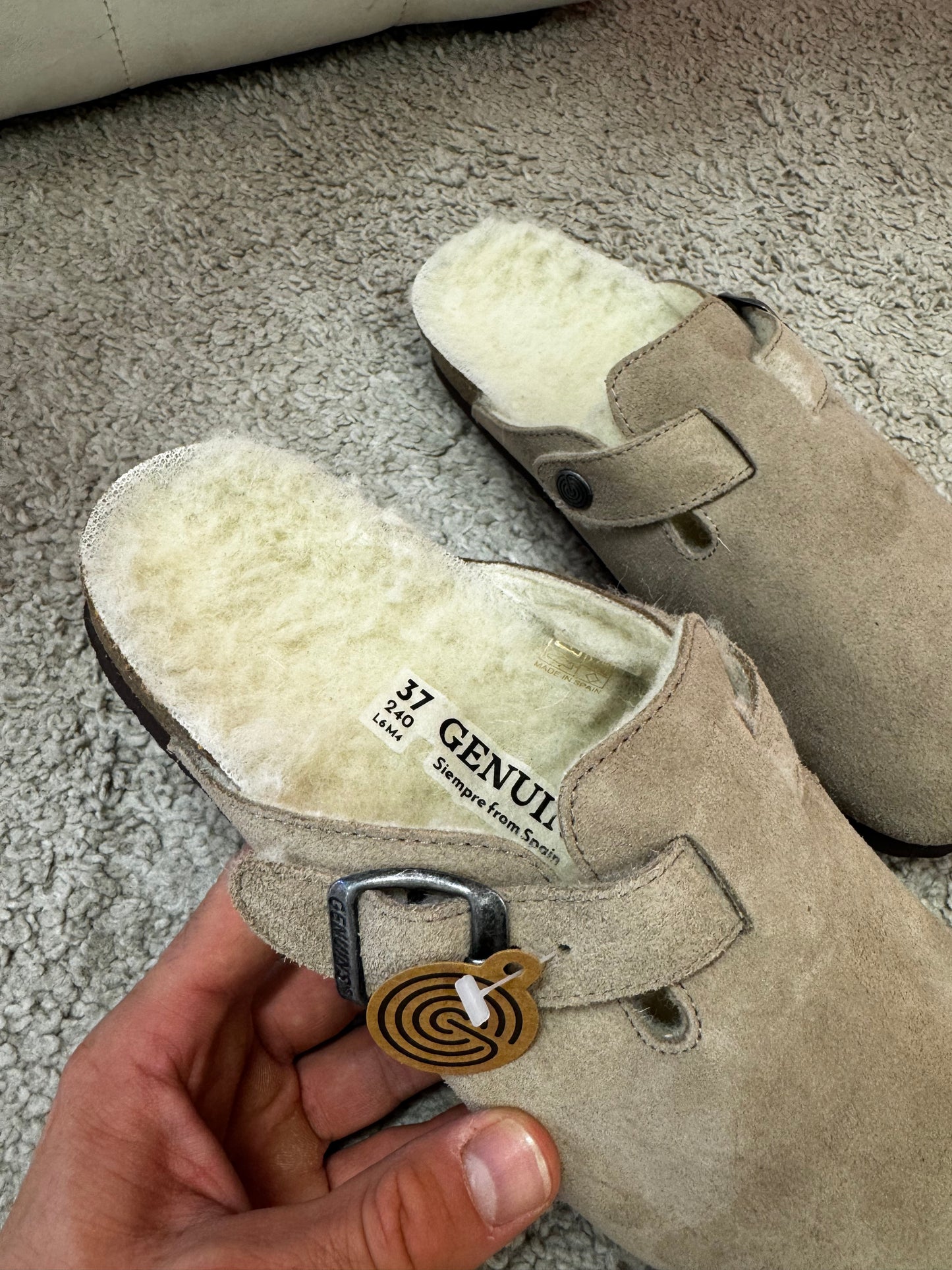 Sabot Genuins con pelo color taupe