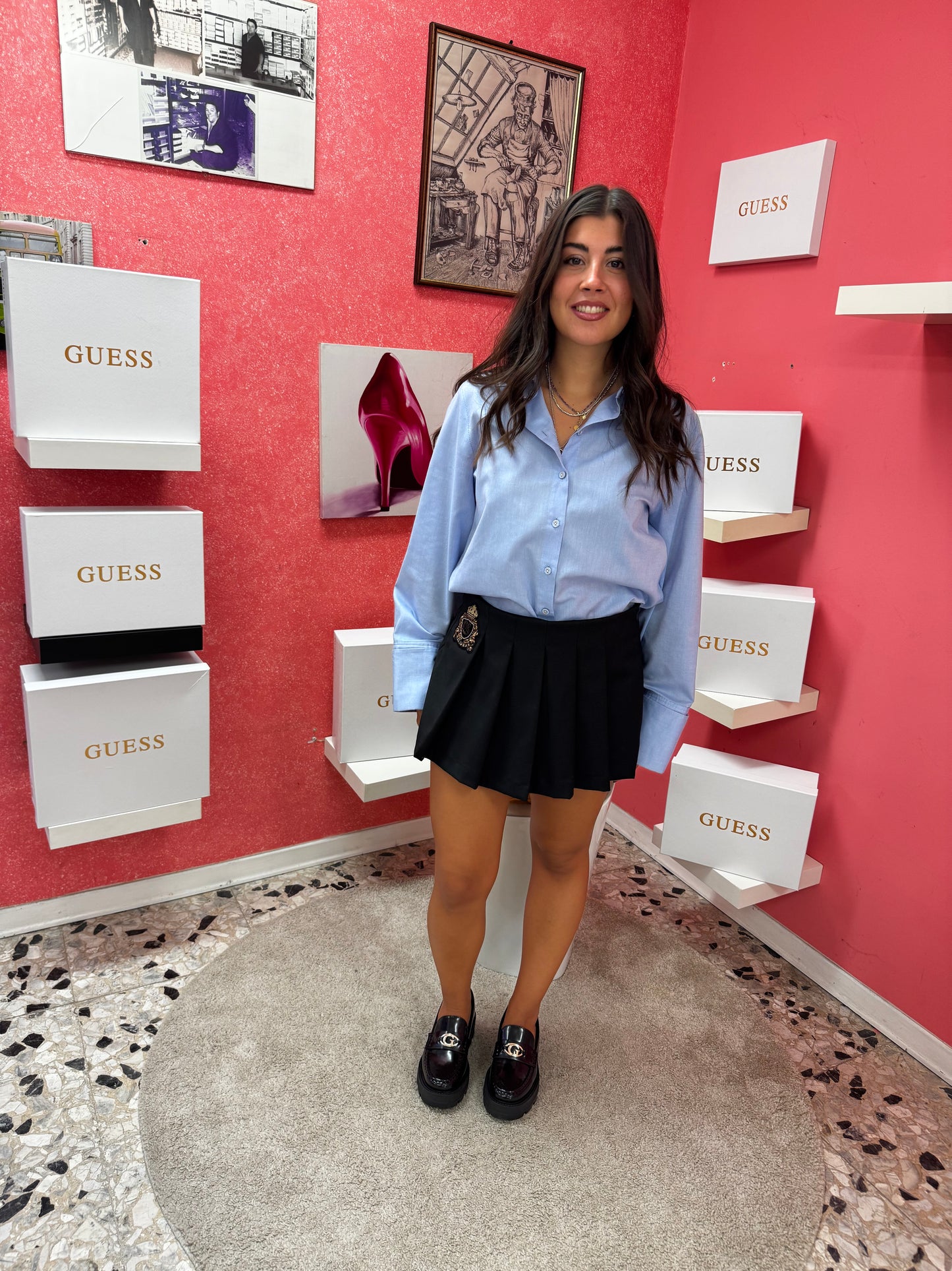 Mocassino Guess nero con accessorio oro