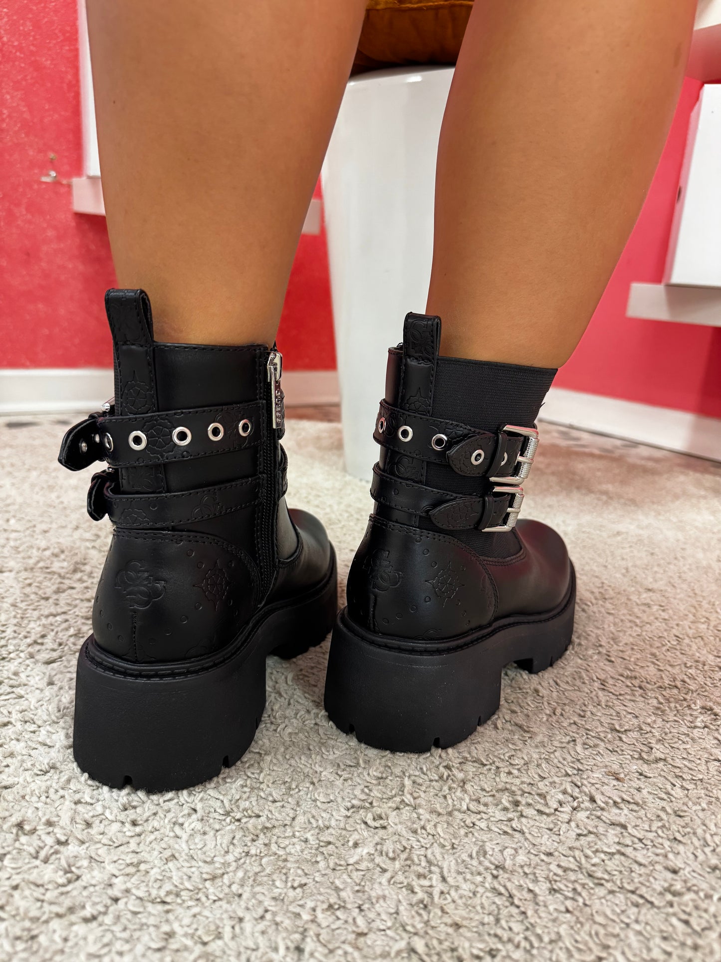 Anfibio Guess con fibbie