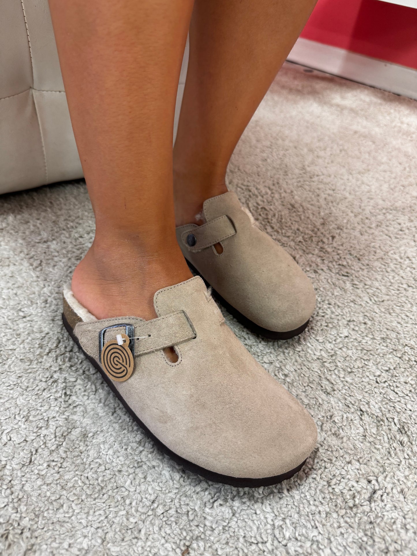 Sabot Genuins con pelo color taupe