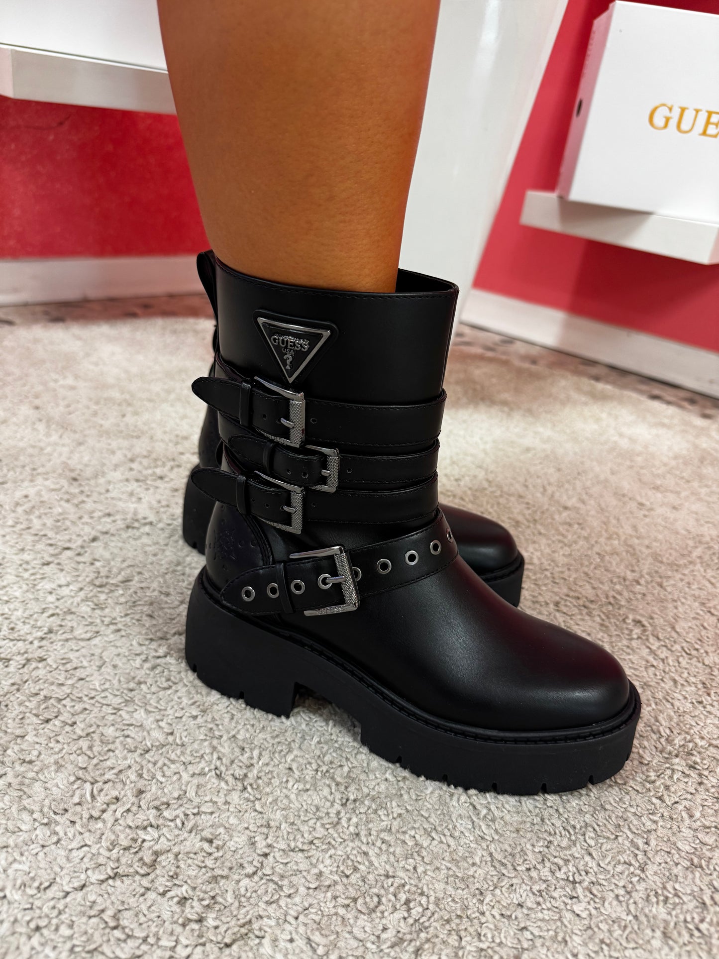 Anfibio Guess con fibbie laterali
